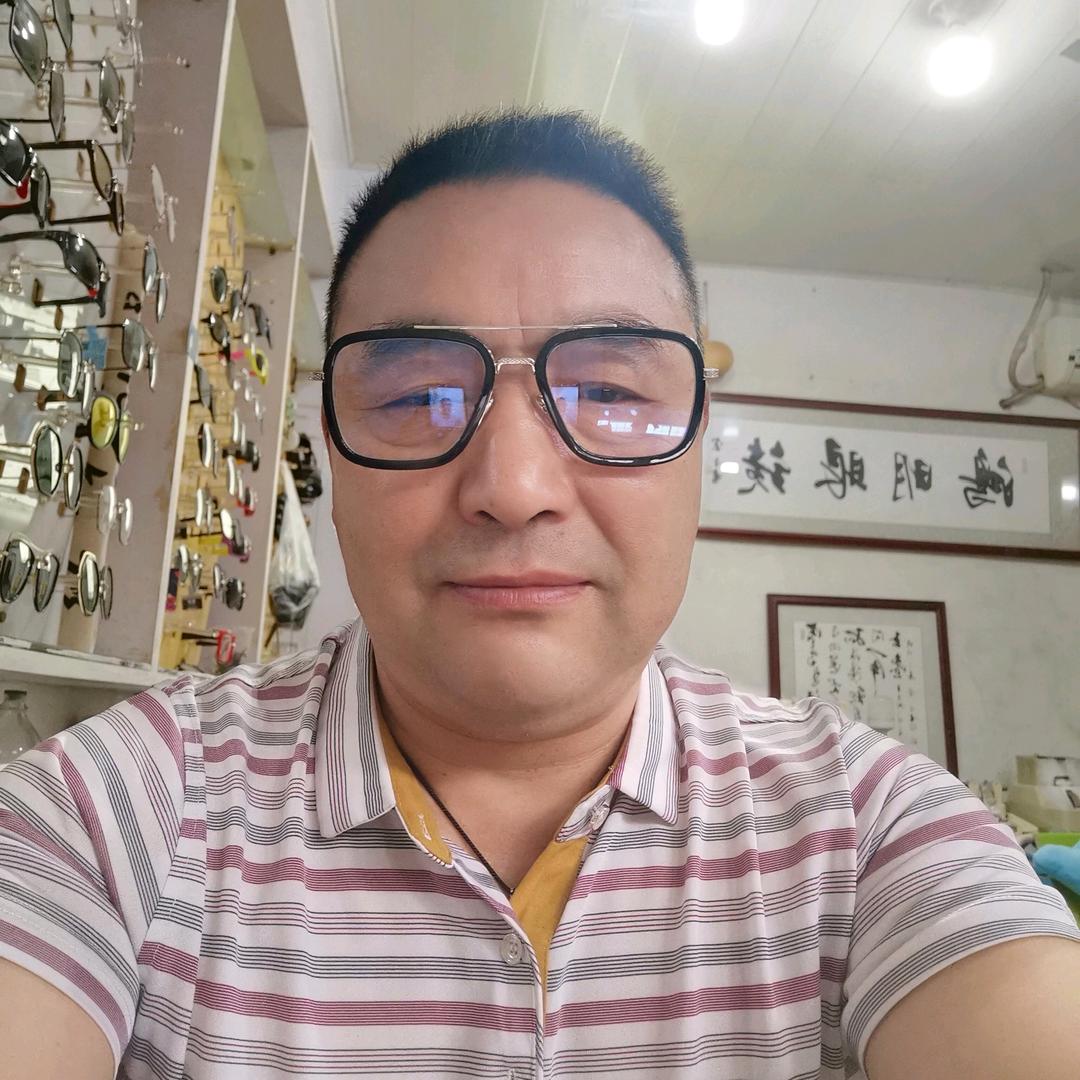 鸿明眼镜哥