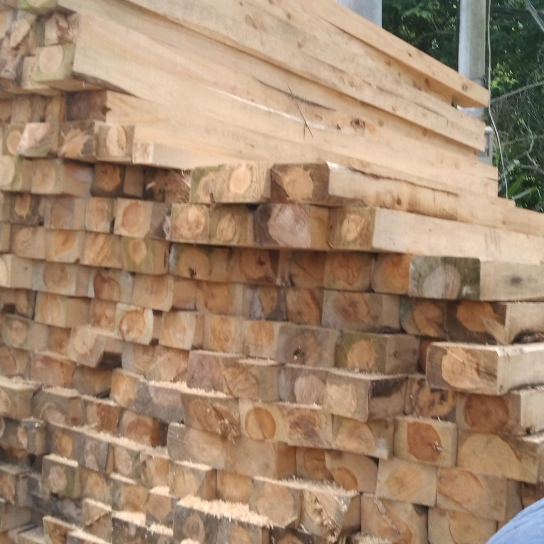 果鑫木材加工厂