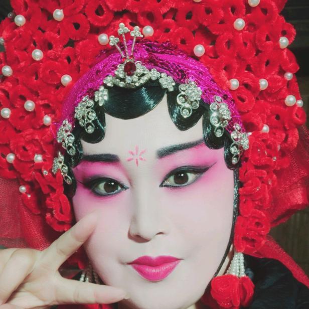 演员（阿春）