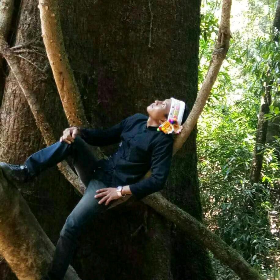 《巴达山）布朗族小伙。