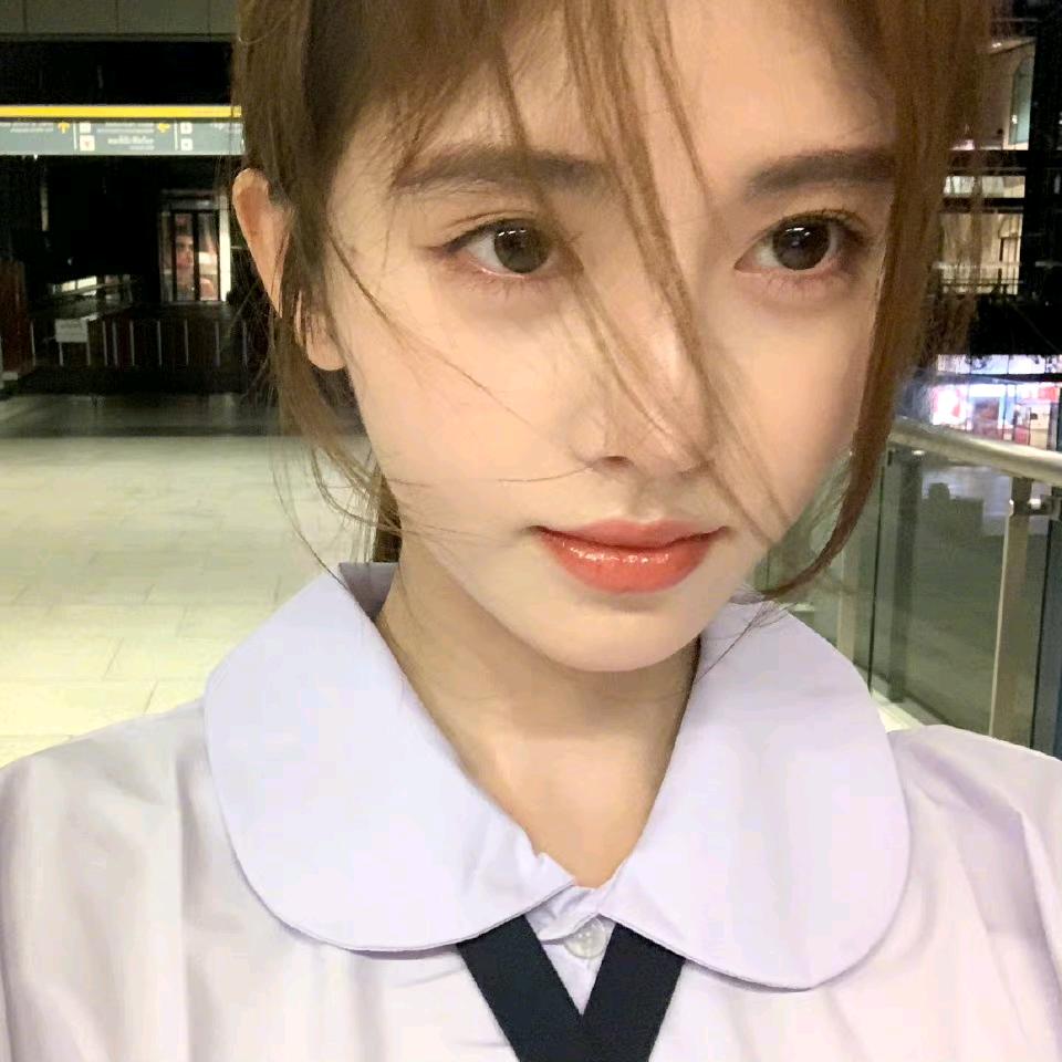 鞠婧祎.