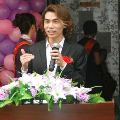 平果新煌室减龄发型设计