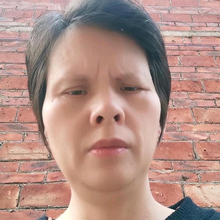 梁明