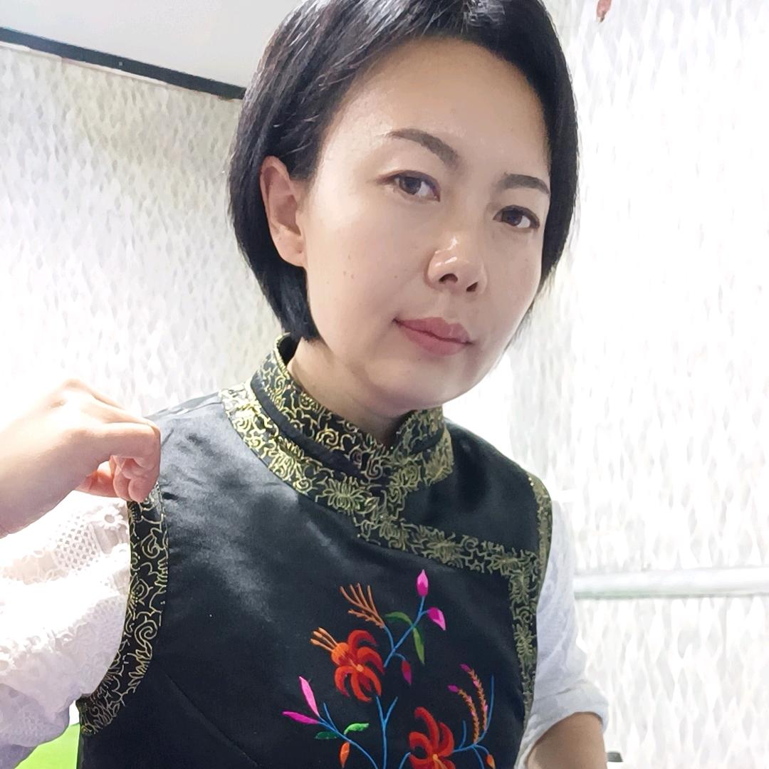 巴林右旗珠峰民族服饰制作店的小店个体店