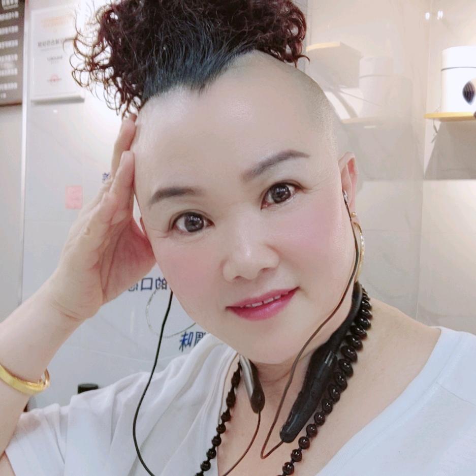 霸道姐巜小黄车里好物多多不要连续点赞》