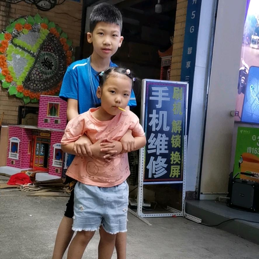渝北兴隆手机店店长柳柳