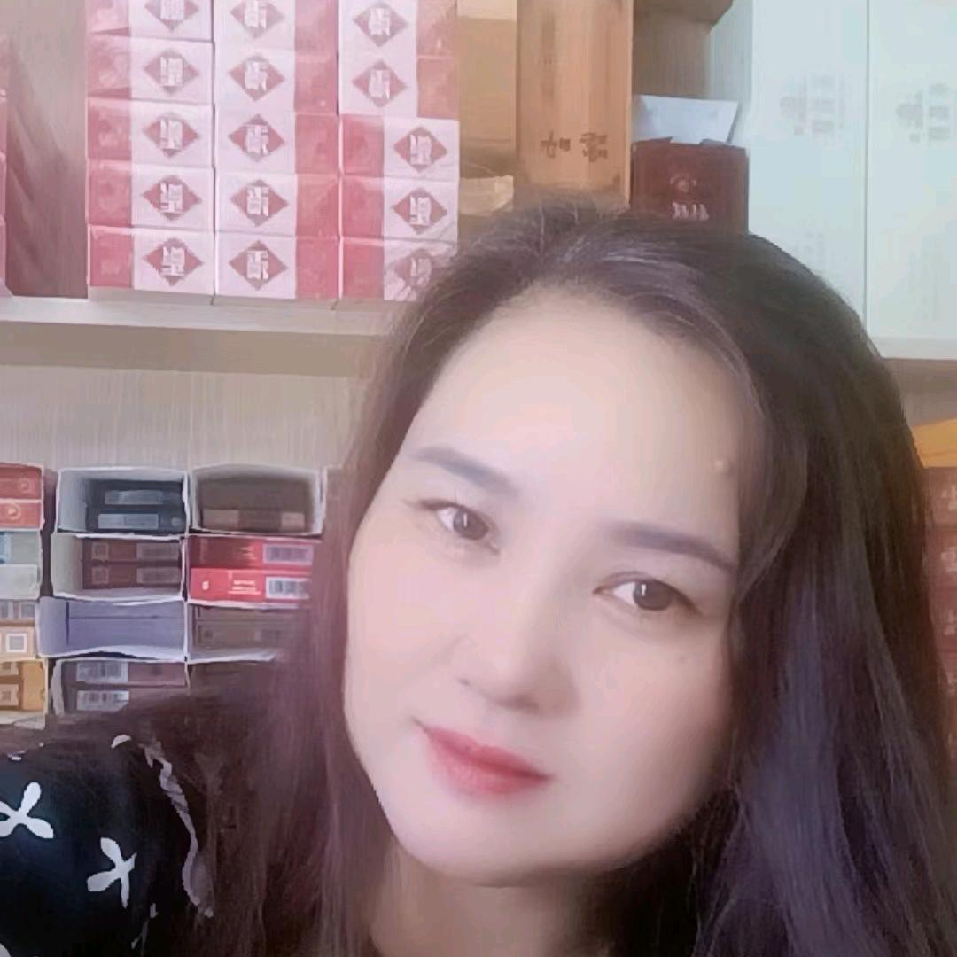 云南西双版纳嘎洒集贸市场，心安烟酒