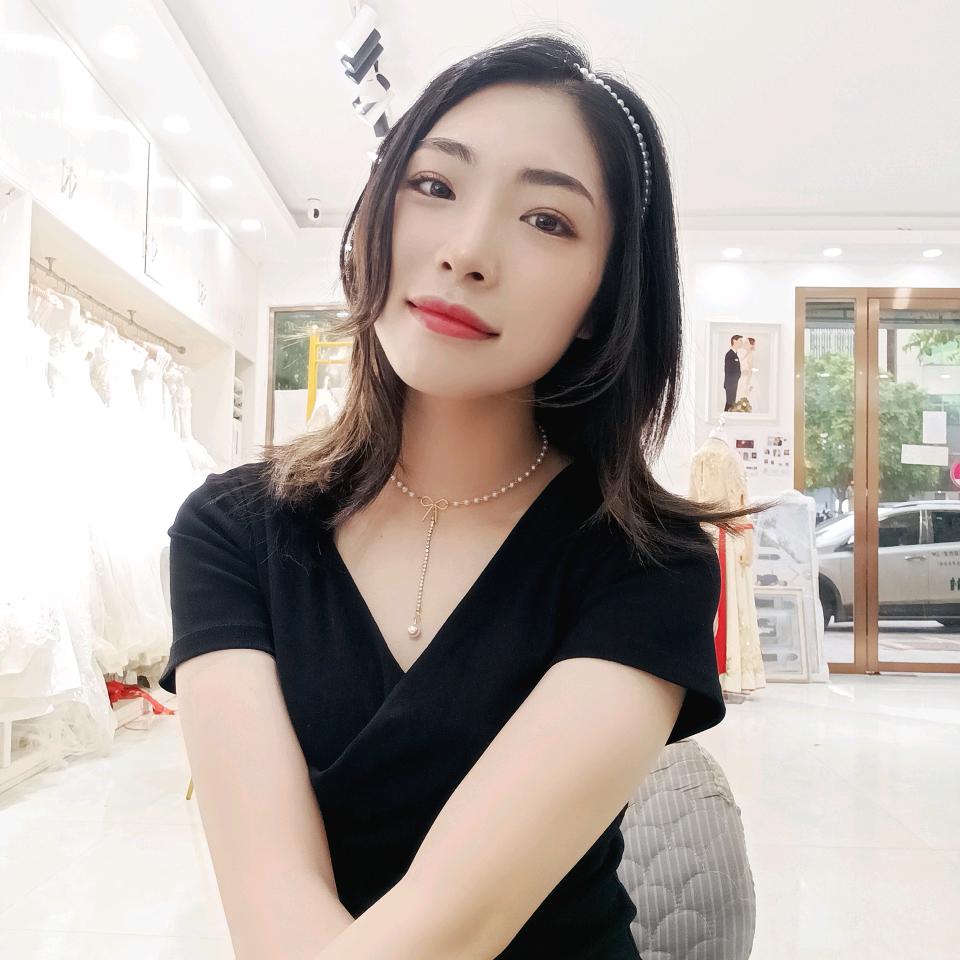 爱化妆的小