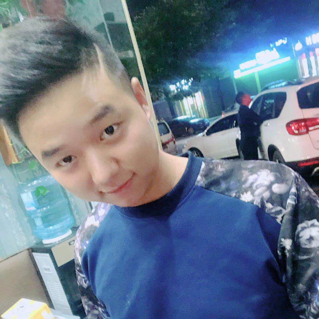 开挖机得小伙