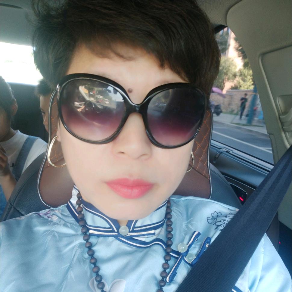 开心爱笑的阿莲