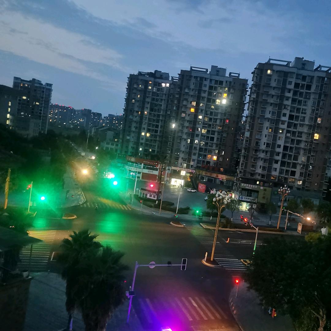 “别睡太晚，别爱太满”