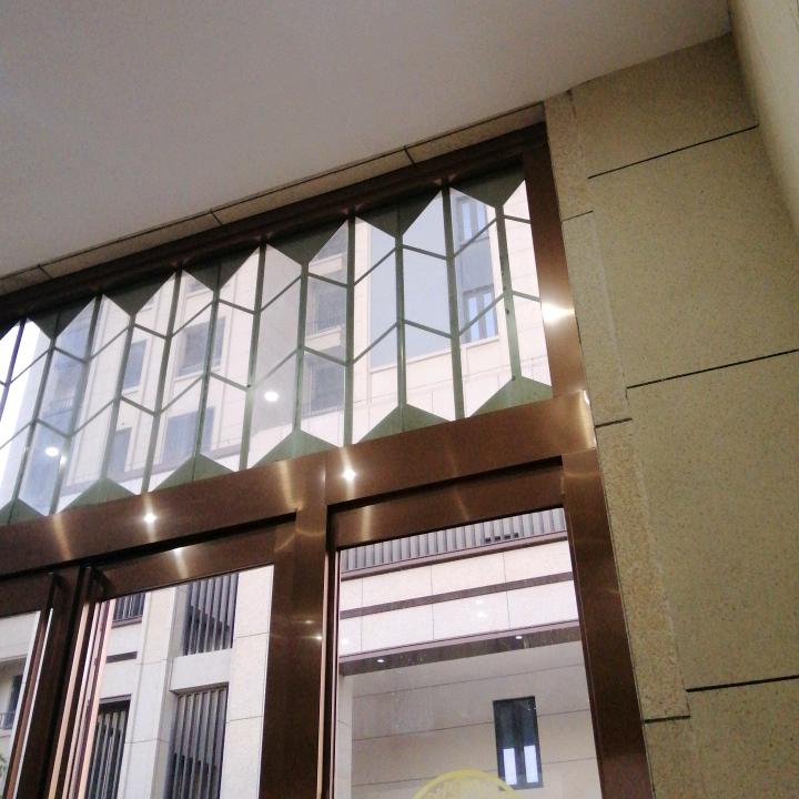 、只饮烈酒不谈过往