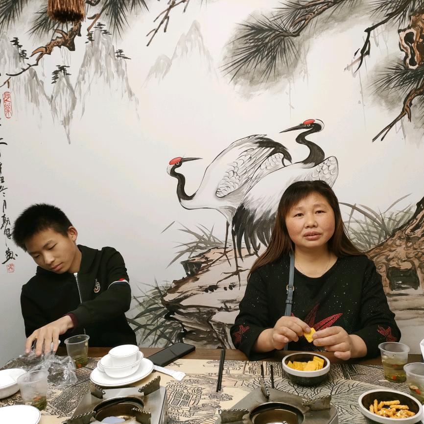 鄂东家具批发销售部，尹