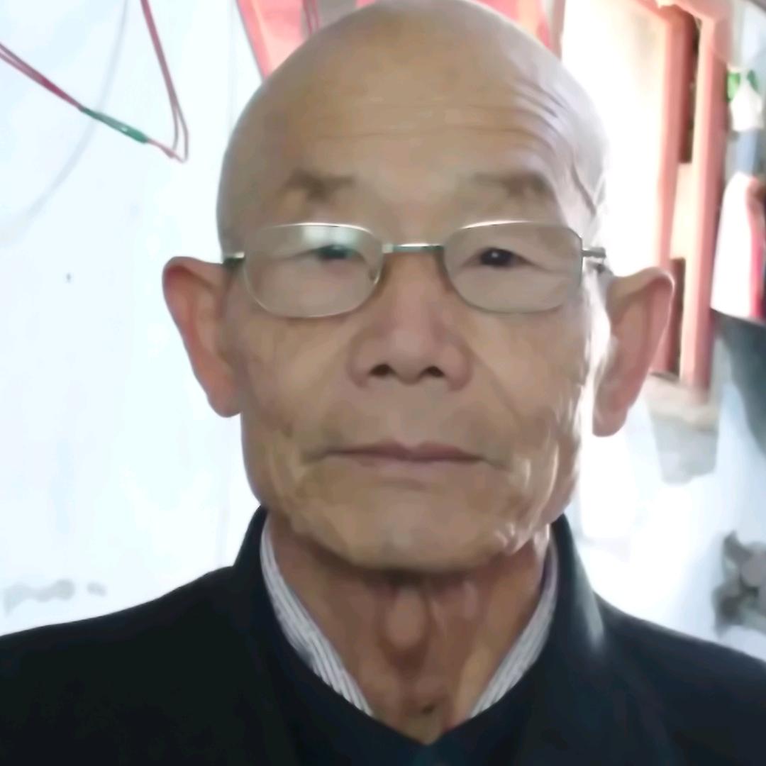 嘿老头，每天晚上19点40开直播谢谢