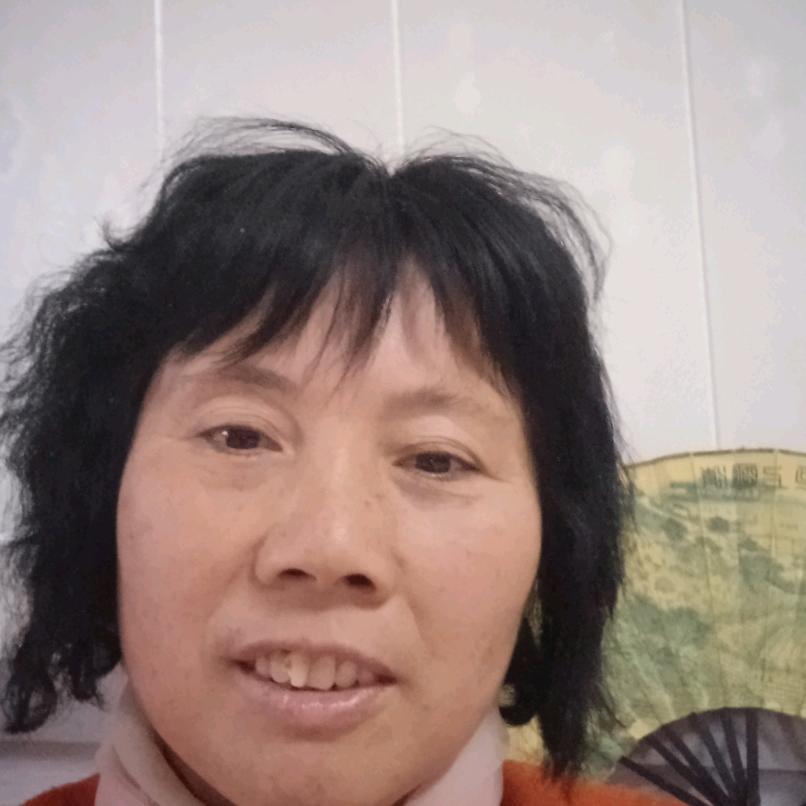 村里有个姑娘
