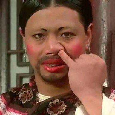 对你微笑:）纯属礼貌♀