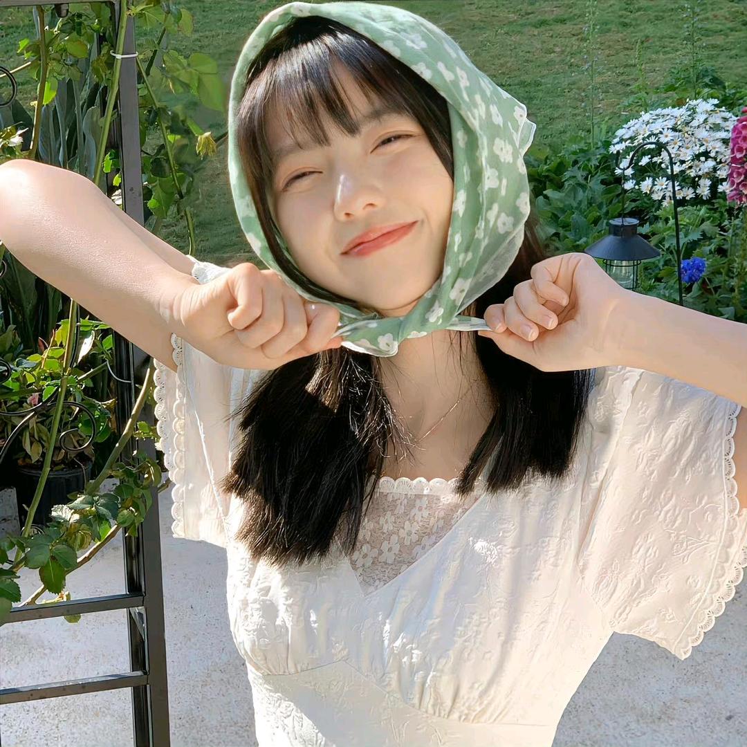 发现她