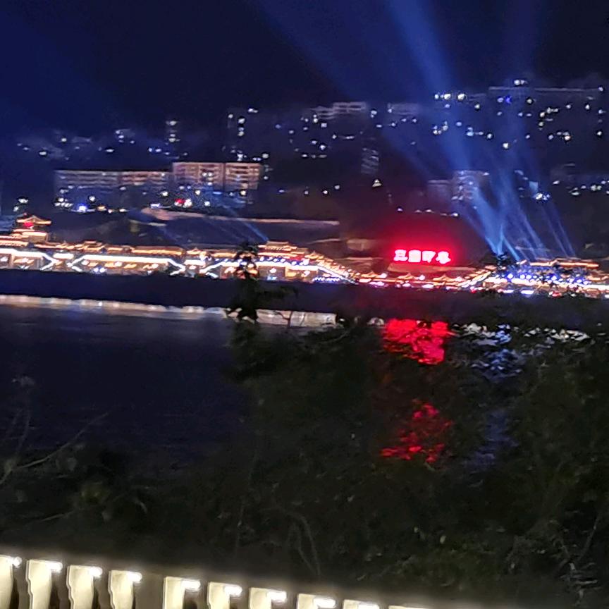 路🤝心，👉🍷🍷👈。