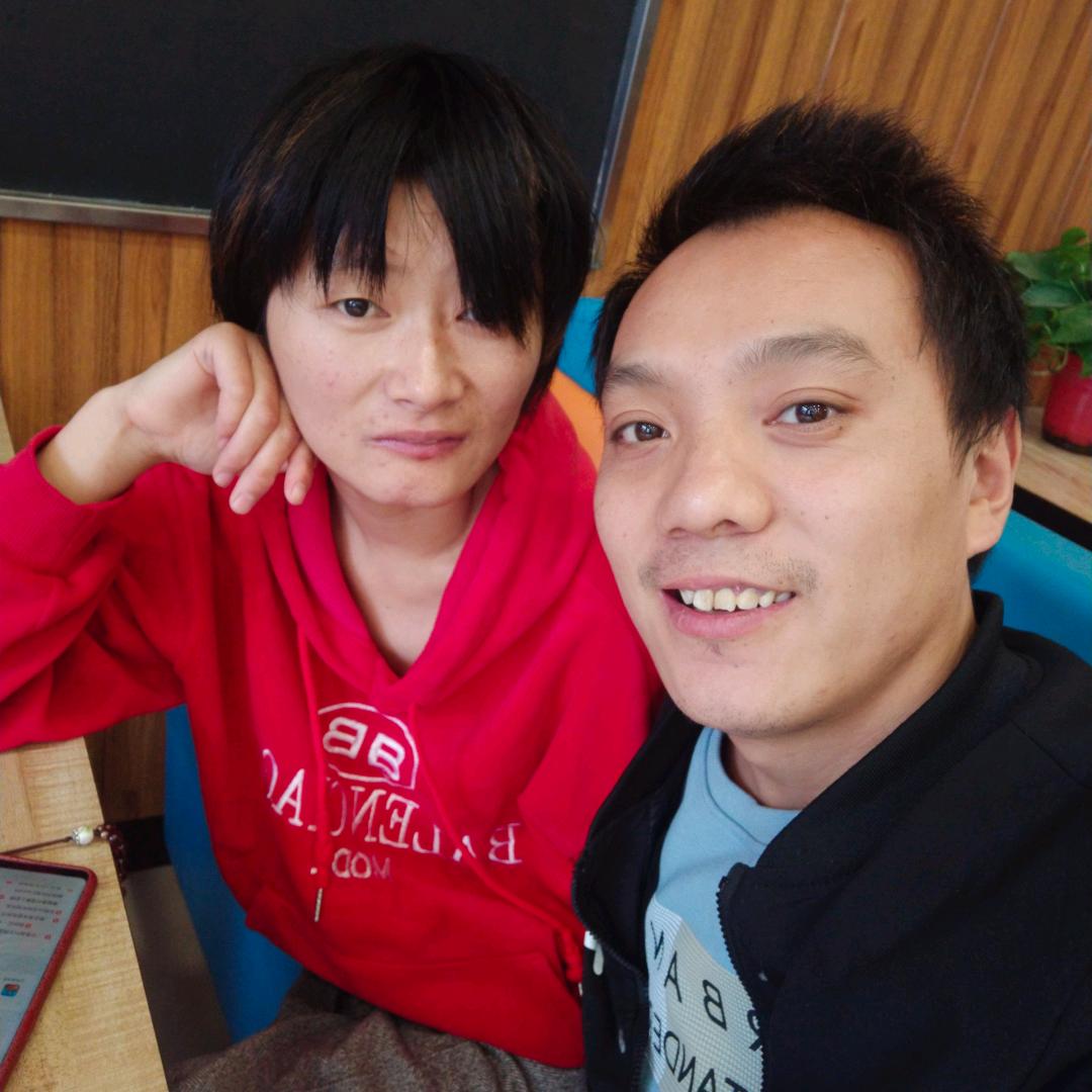 两个小情人儿👧👧