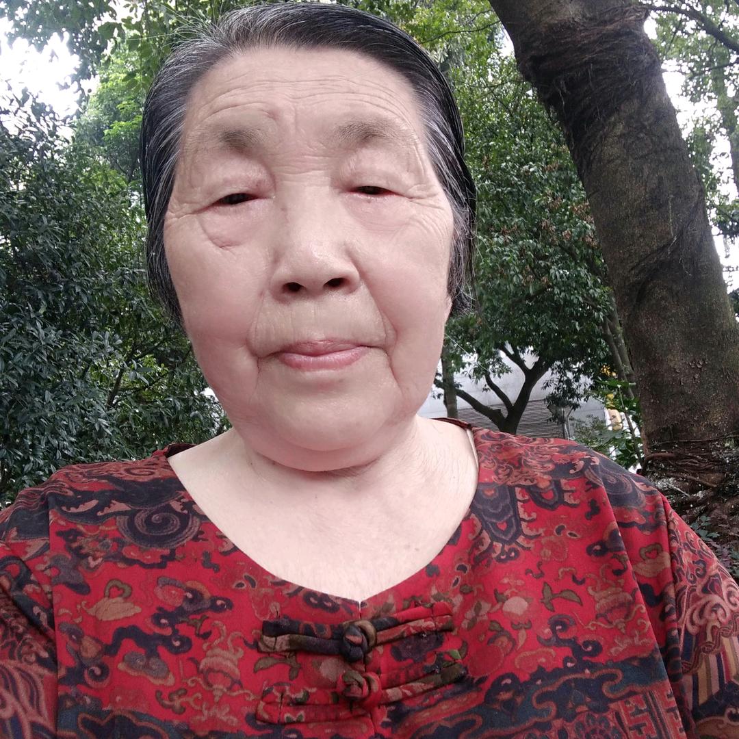 何兴容