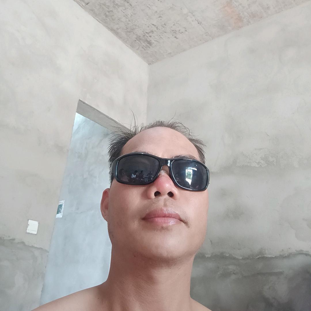 墨镜哥
