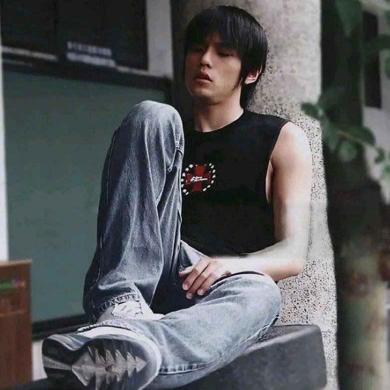 80 後 的 摇 滚 樂 爱 好 者🎸