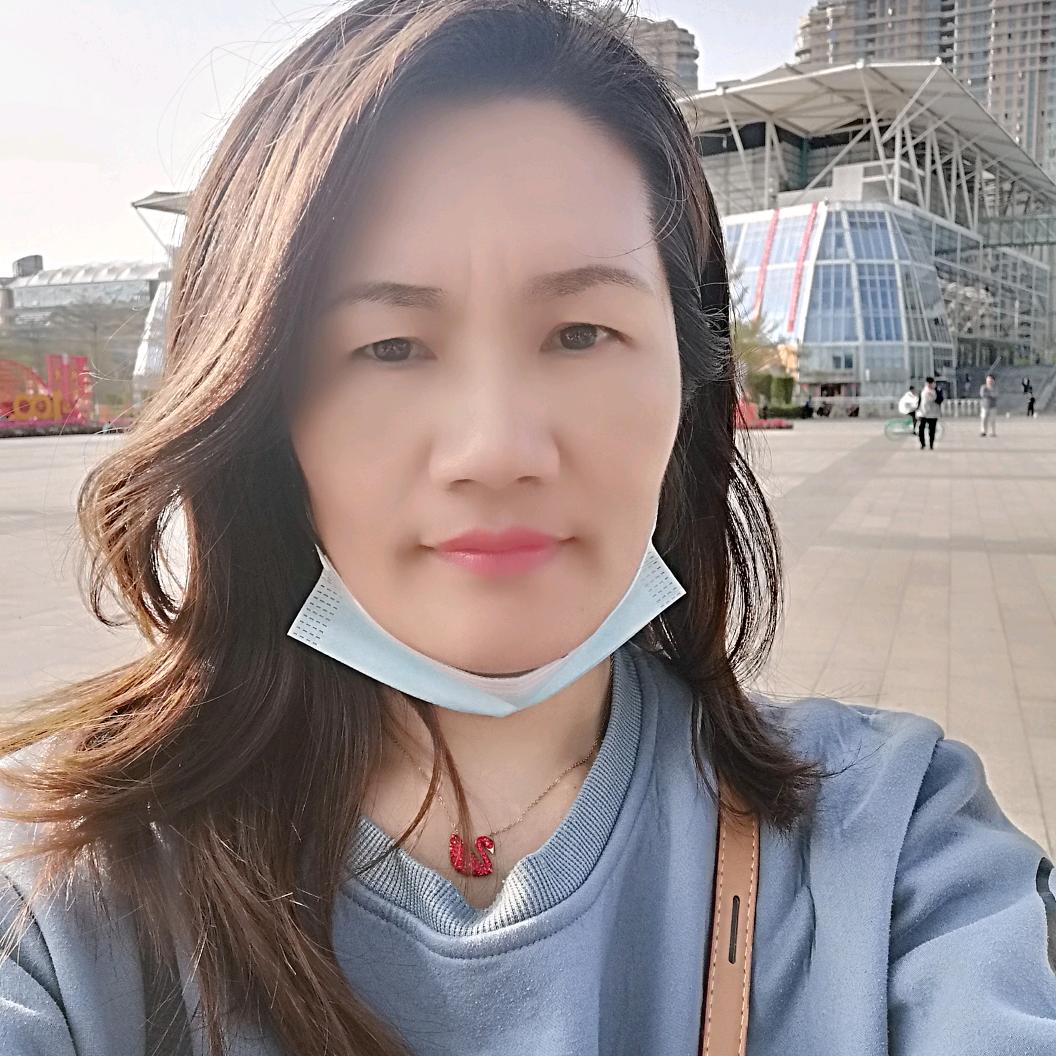 空中翱翔云做伴