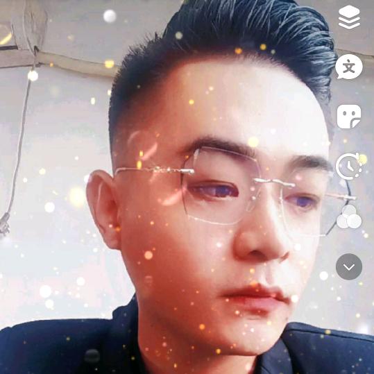 越努力越幸运。鹏