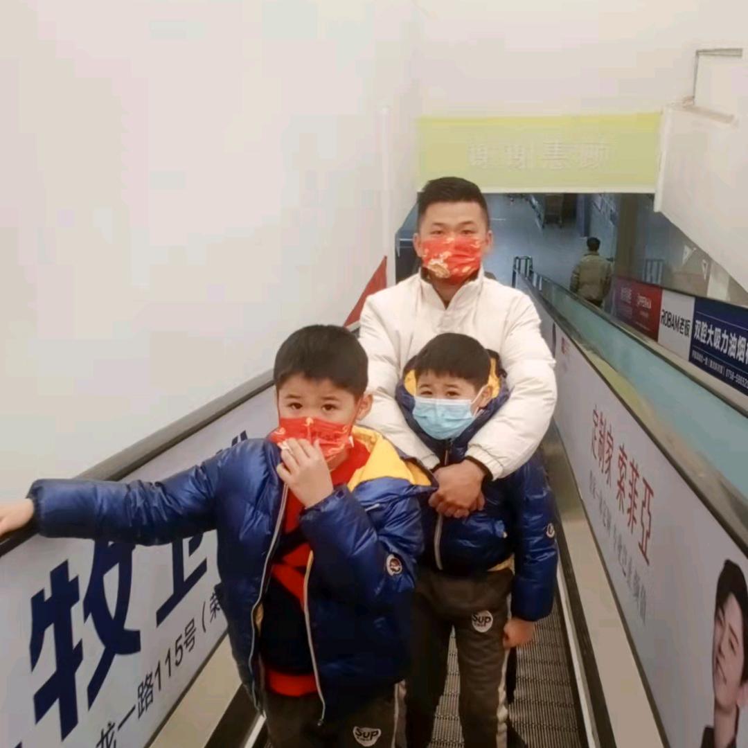 90后门窗人怀集断桥门窗批发