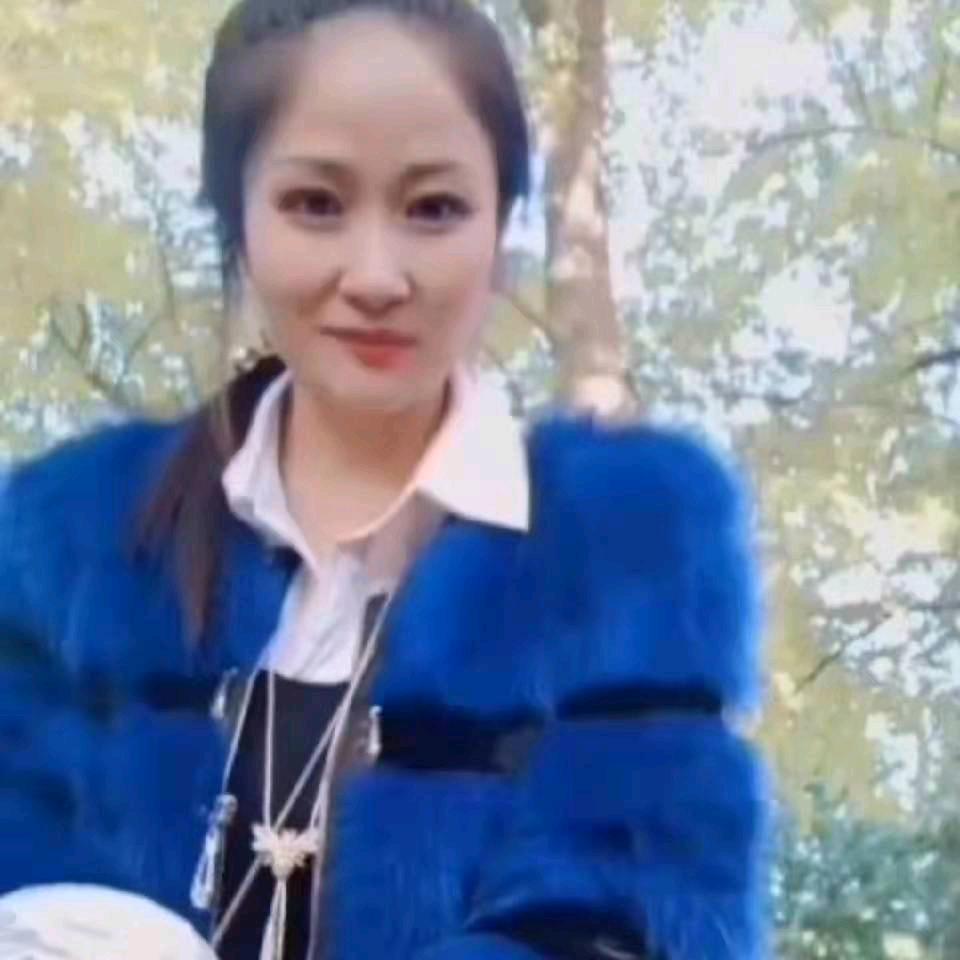 紫月德牧萌宠