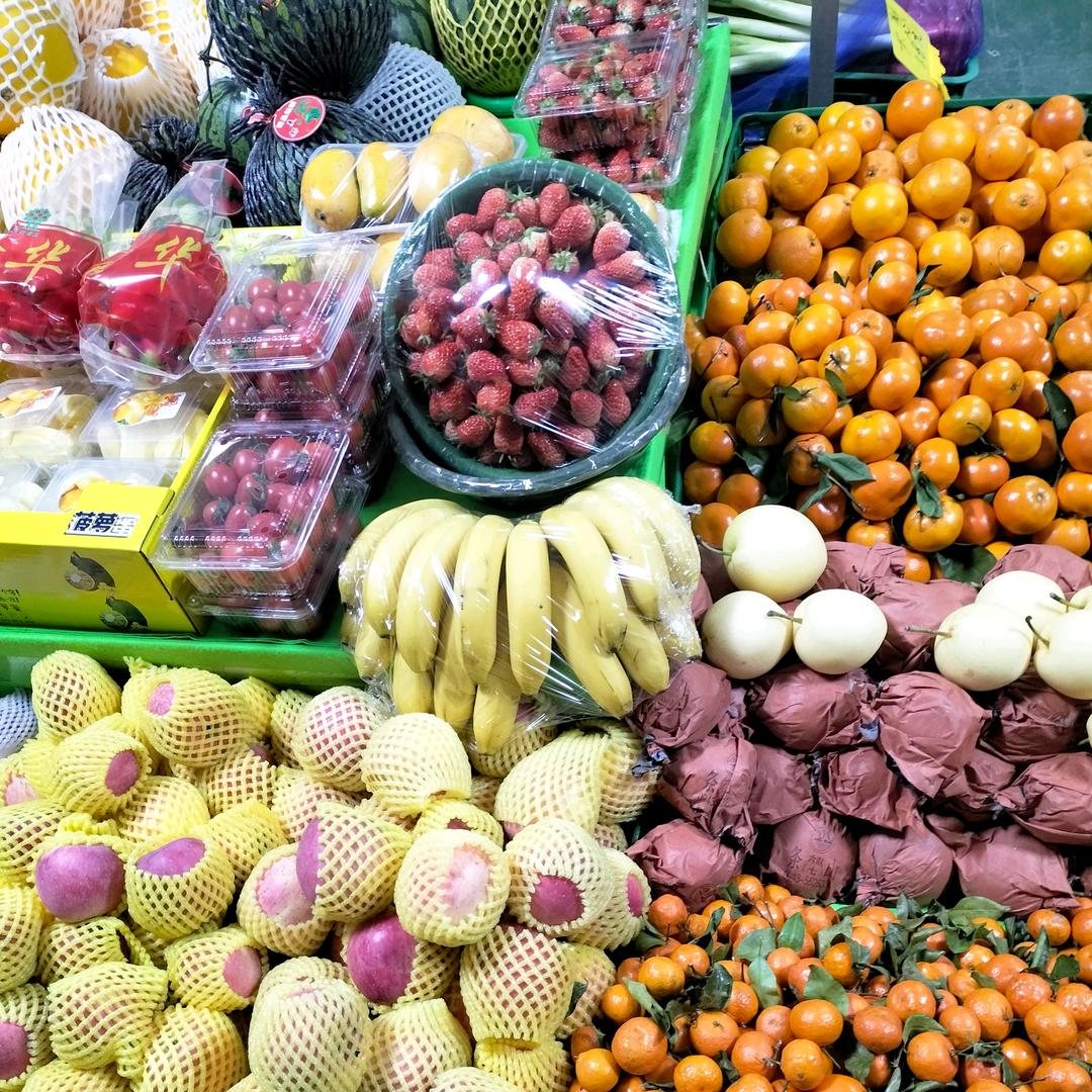 尚锦城东门对面果缤纷诚信超市小杨