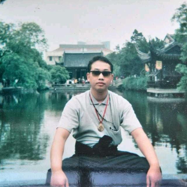 一个在雨中的流浪汉