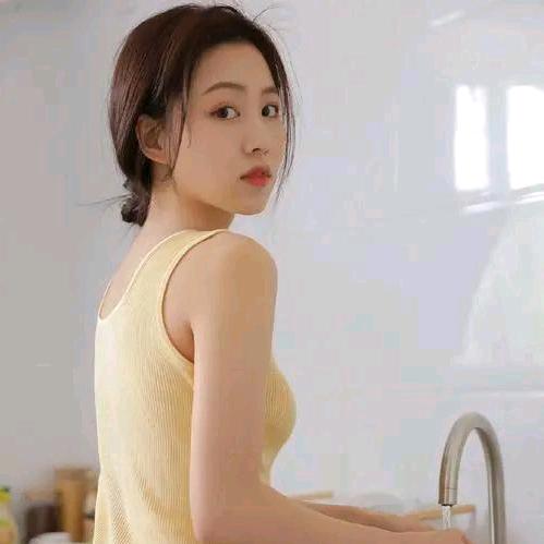 子 依，