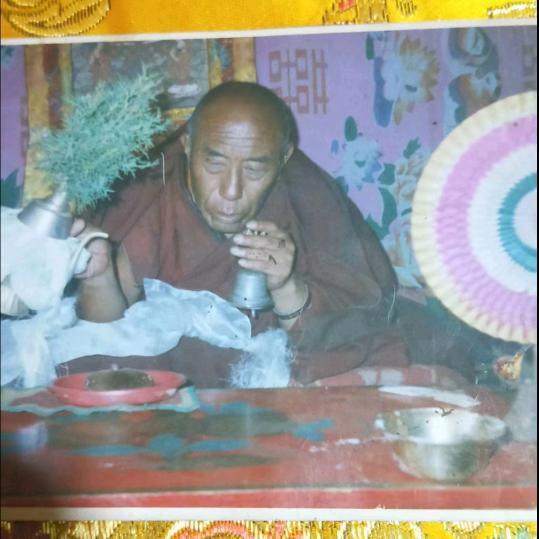 ༄༅་།རེ་སྒུག་等待