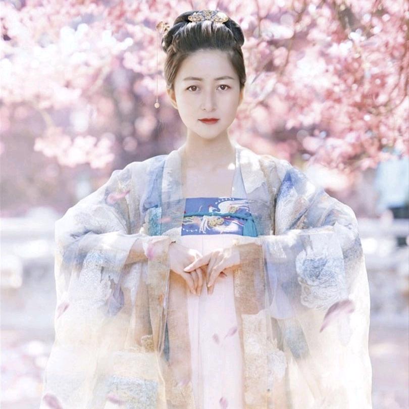 🌹月光下的凤尾竹