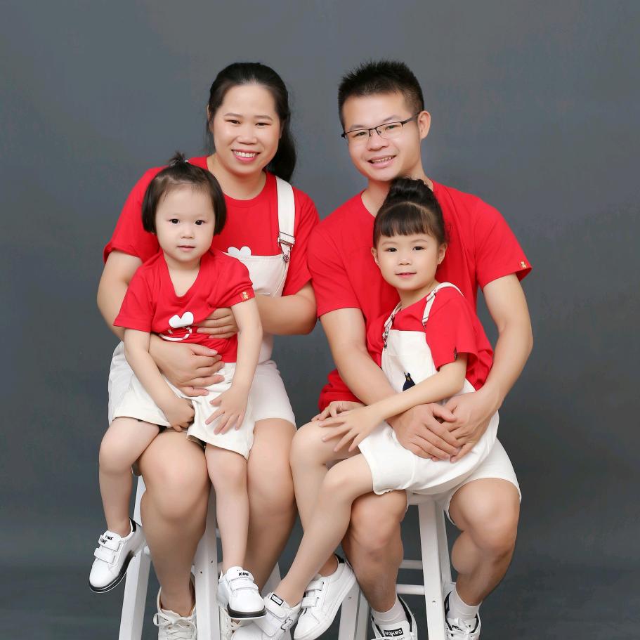 酷酷爸+笨笨妈/古灵精怪小姐妹