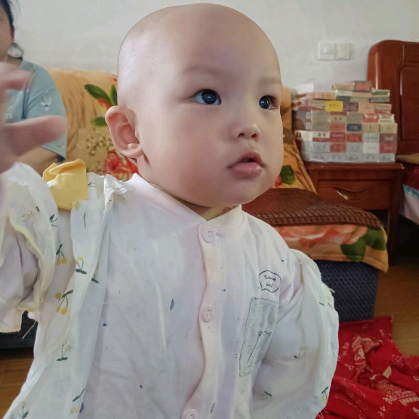 木门外的人