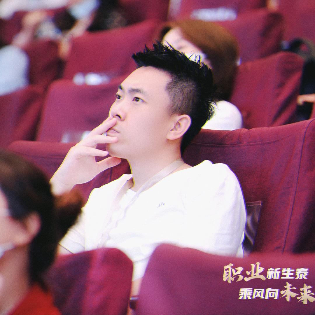 攀登珠峰的小蚂蚁