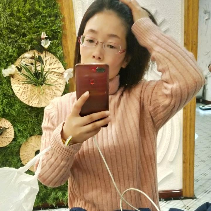 有两件皮夹克的宝妈