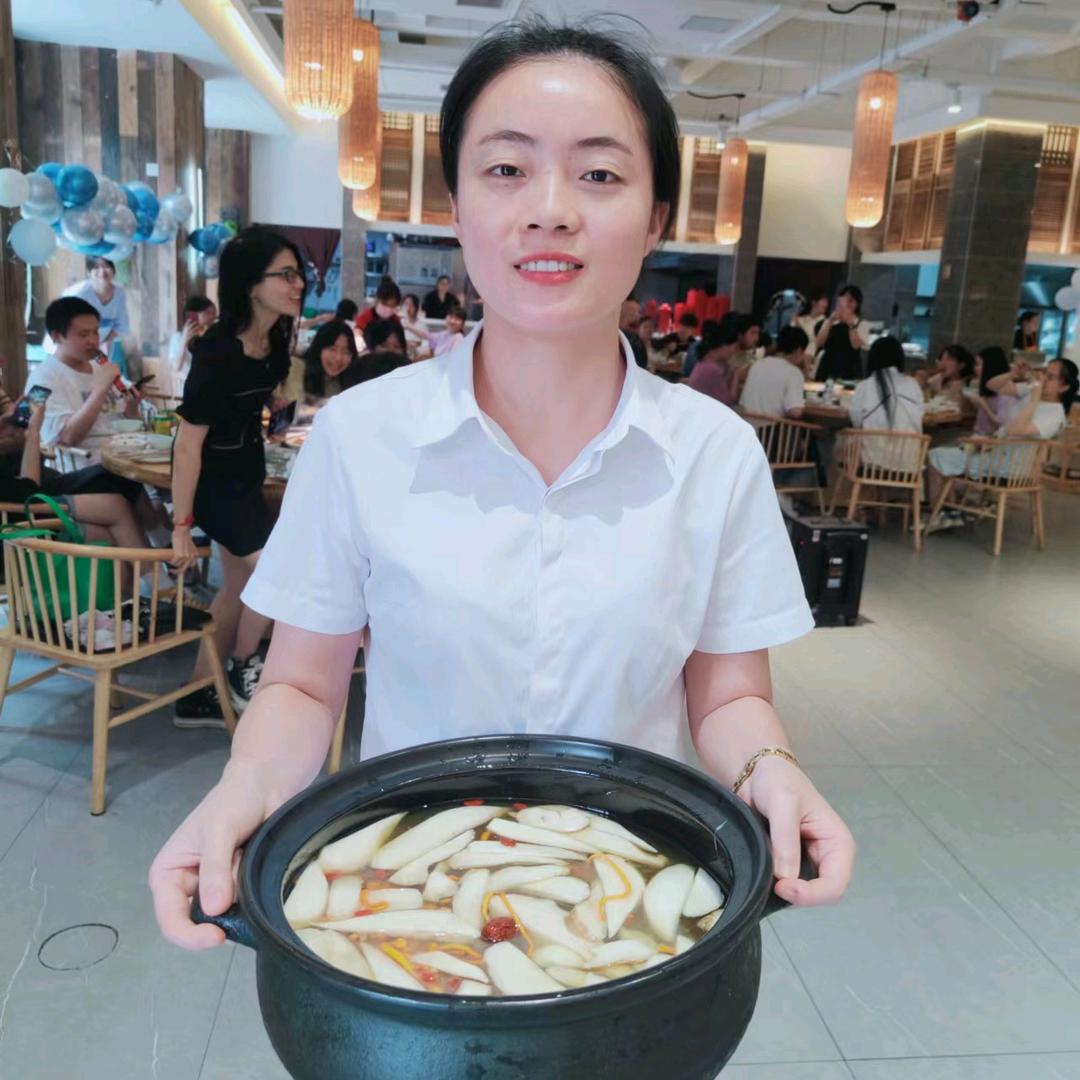 铜梁山珍爱上牛肉彭婷