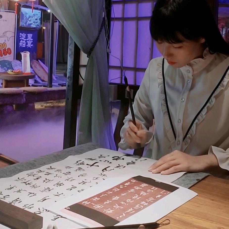 教书法的吴老师