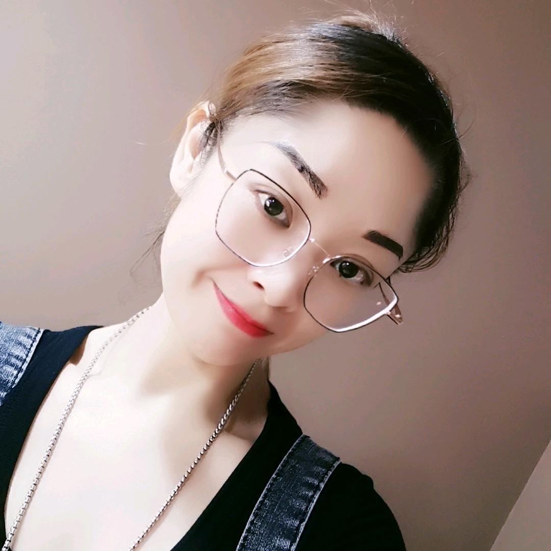 大草莓👉瞎蹦哒