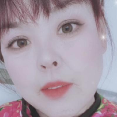 面似桃花笑春风