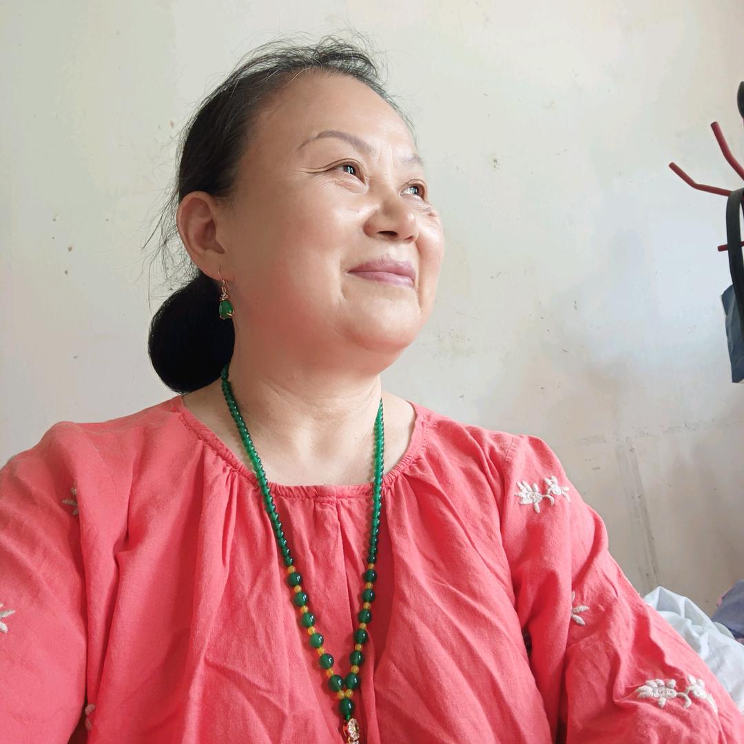 何女士