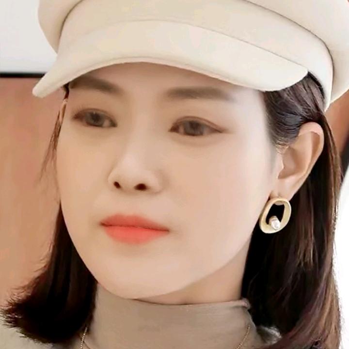 坦然一笑