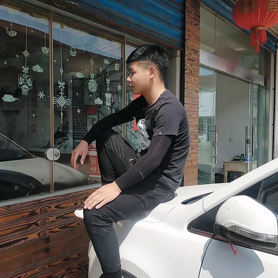 安逸的小伟