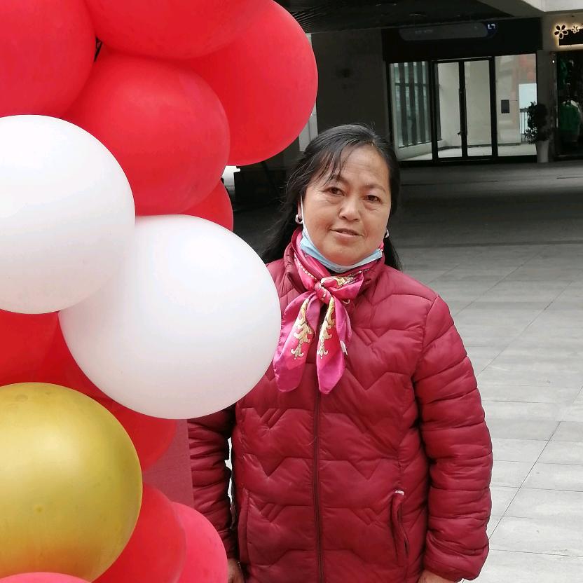 活波开朗岳大姐