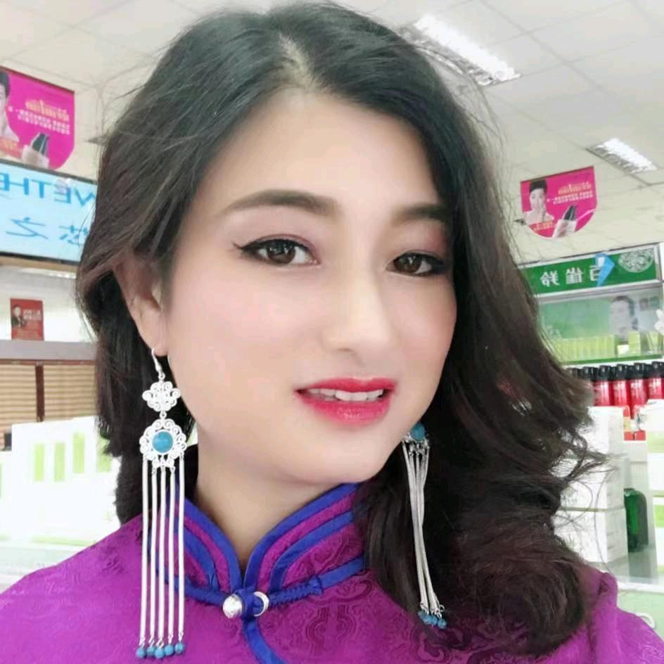 杨玲蒙古服饰厂家