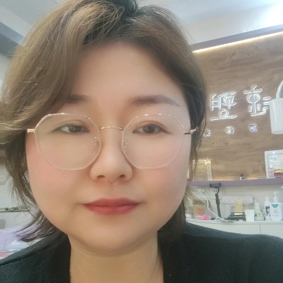 横店曼妮芬水中花爱黛内衣店