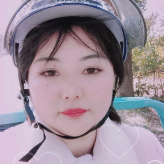 瓦屋山下卖农产品的村姑